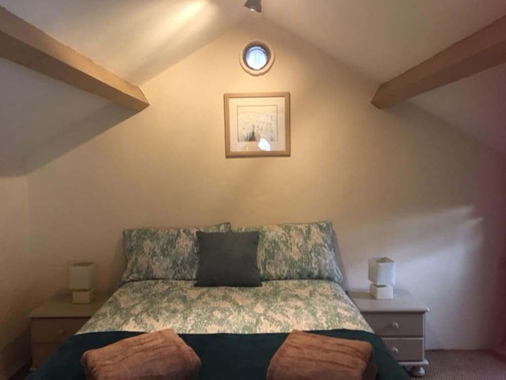 Stunning 1-bed Cottage Close to Lakedistrict view 2
