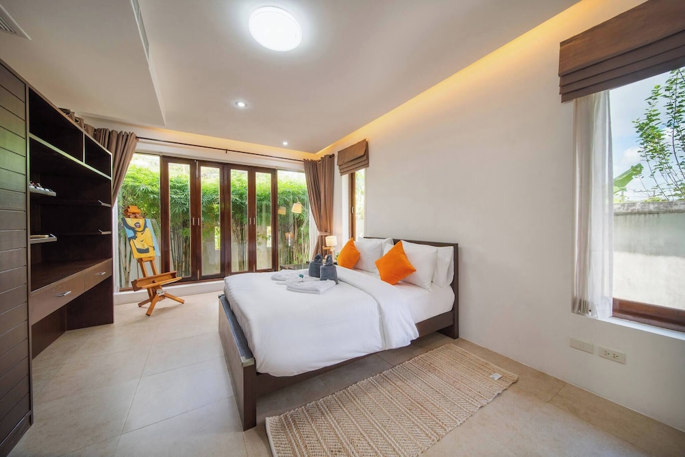 Spacious Private 4 BR Villa With a Working Office