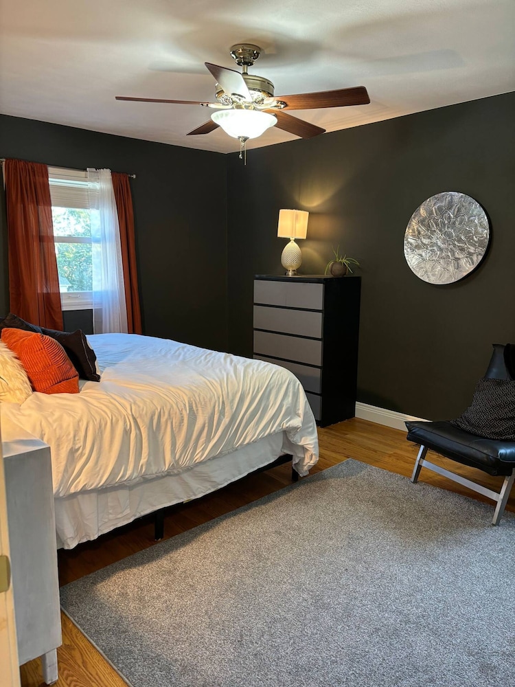 Luxury Modern Stay - 2000 Sqft
