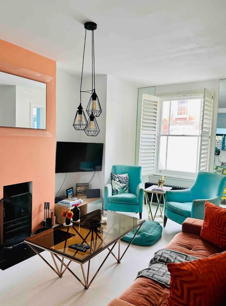 Townhouse by Notting Hill - Sleeps5/petsok/tv/wifi