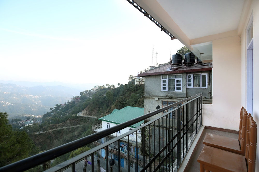 OYO 10165 Home 2BHK Snow View Apartment