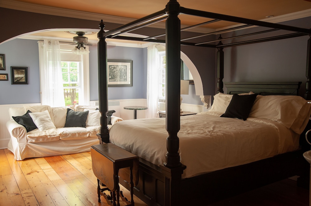 Lee Farm Inn