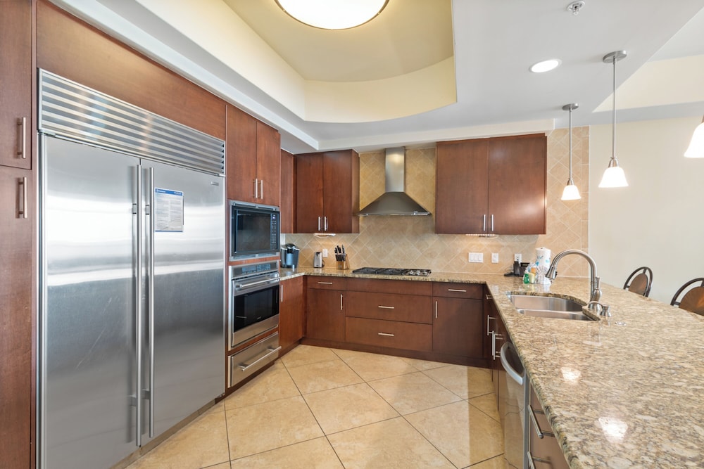 Turquoise Place 1807 D