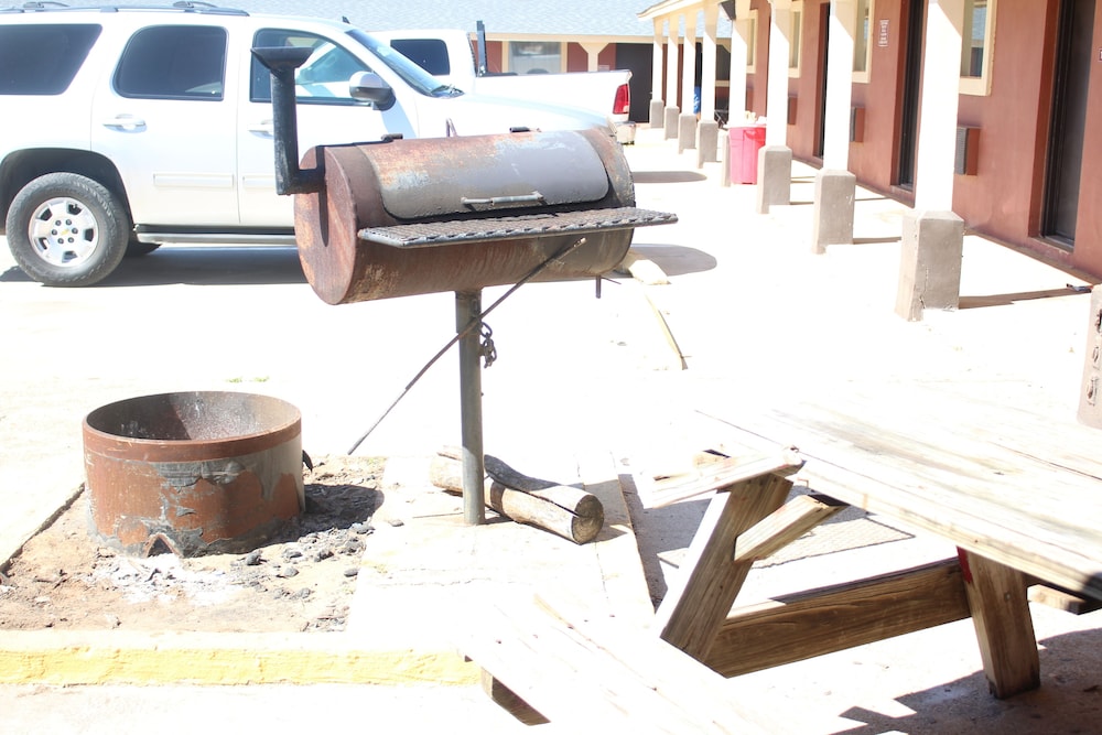Village Inn Cotulla