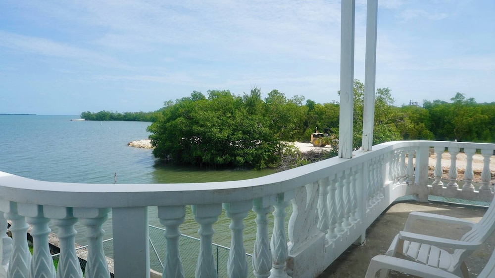 See Belize Waterside Sea View 2-bedroom Apartment w Balcony, Pool & Deck 2nd FL