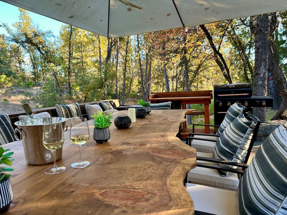 Luxury Casa Oso Retreat 2houses Hottub BBQ 43acres