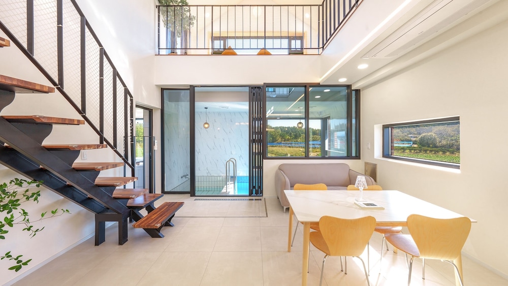 Gangneung Staydasiolgae Poolvillapension