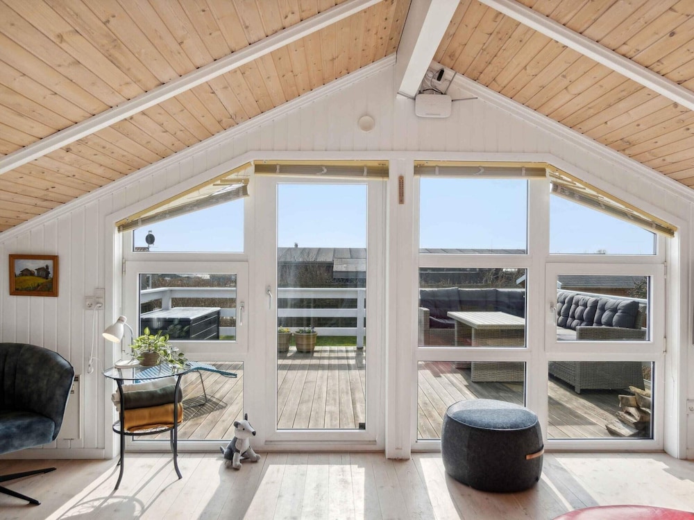 5 Star Holiday Home in Ronde