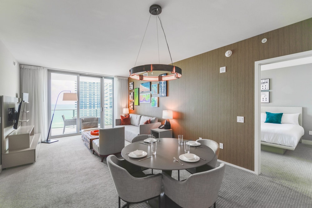 Beachfront Beauty Awaits: Gorgeous Views - Image 5