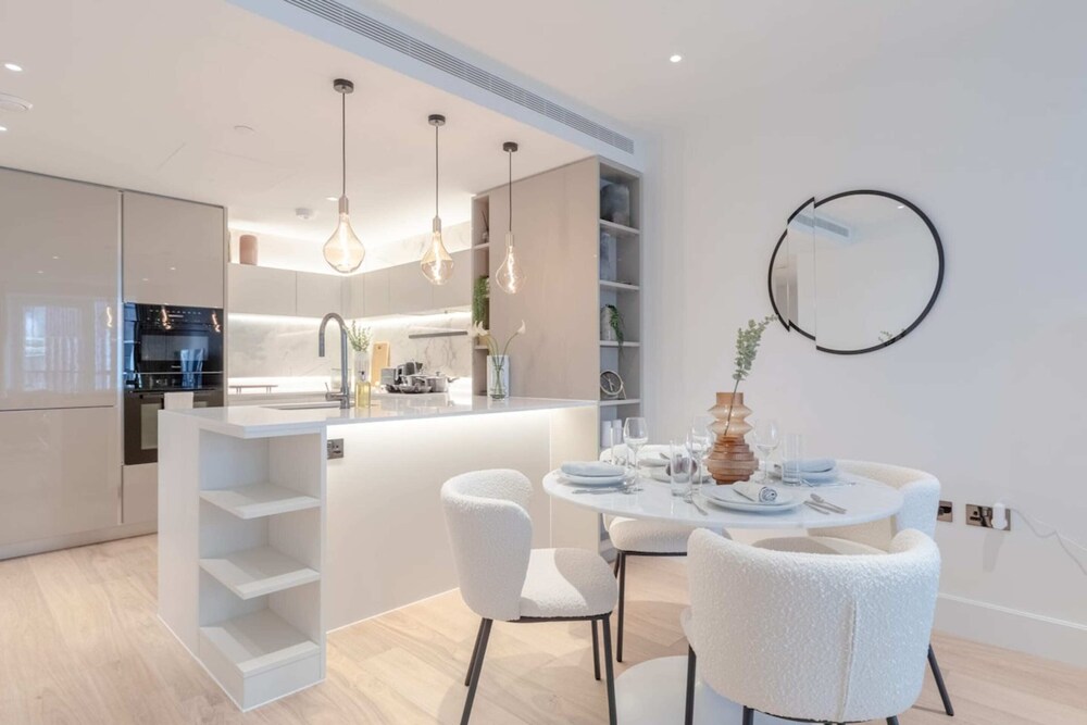 Charming 2BD Contemporary Flat - White City!
