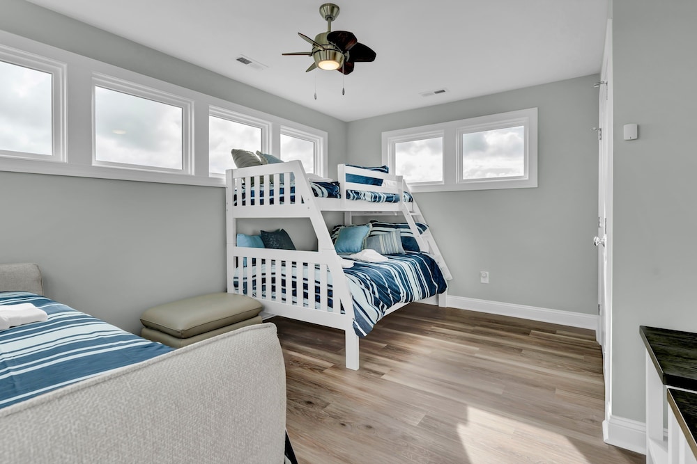 Walk to Beach Pool Ocean View Parking Bunk Beds