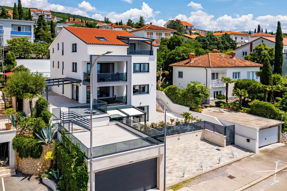 Spacious Pool Apartment Crikvenica view 2