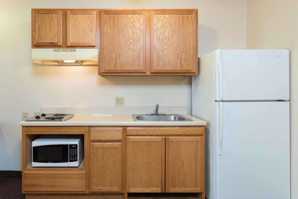 WoodSpring Suites Tyler Rose Garden