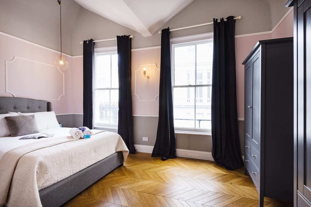 Stylish Hyde Park Gem