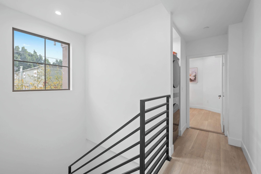 Not Affected by the Fire/modern 5BR Home With Full Amenities & Parking #2