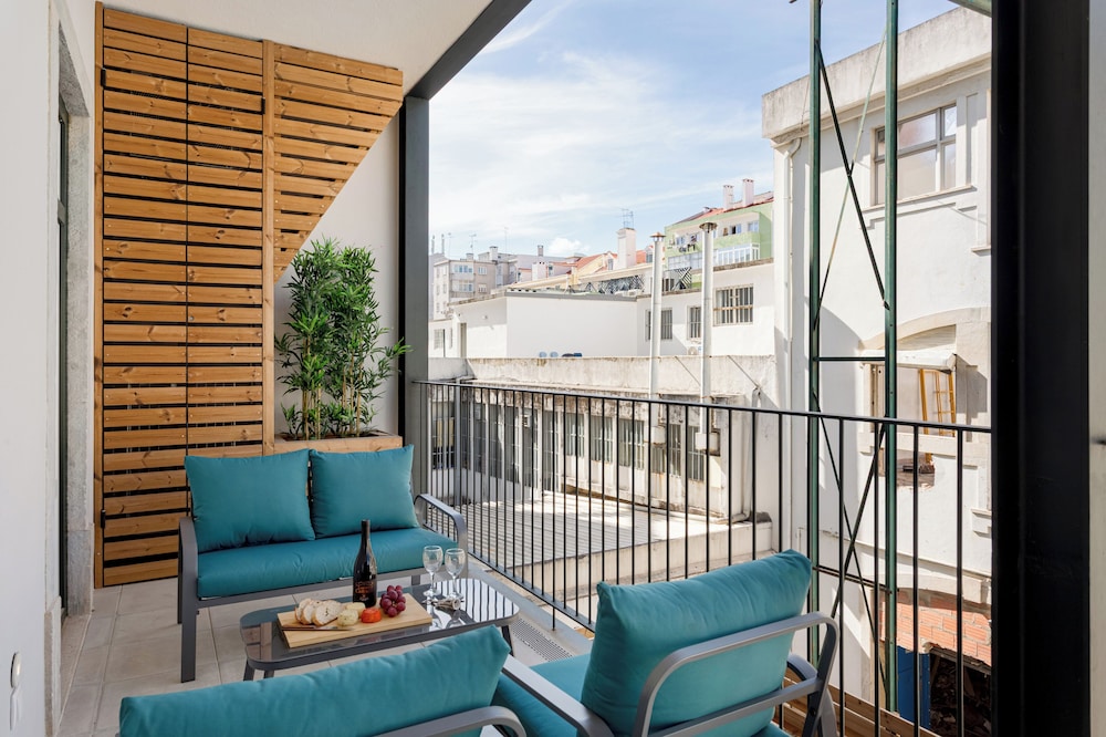 AB10 Modern Lisbon