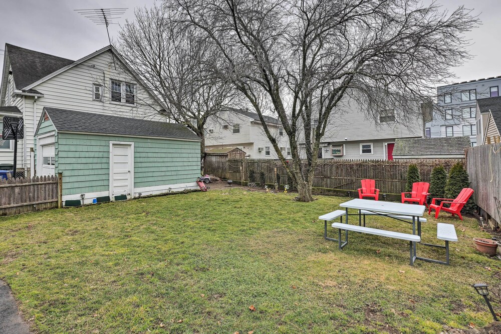 Bridgeport Vacations - Bridgeport Vacation Rental - Walk to Beach! - Property Image 8