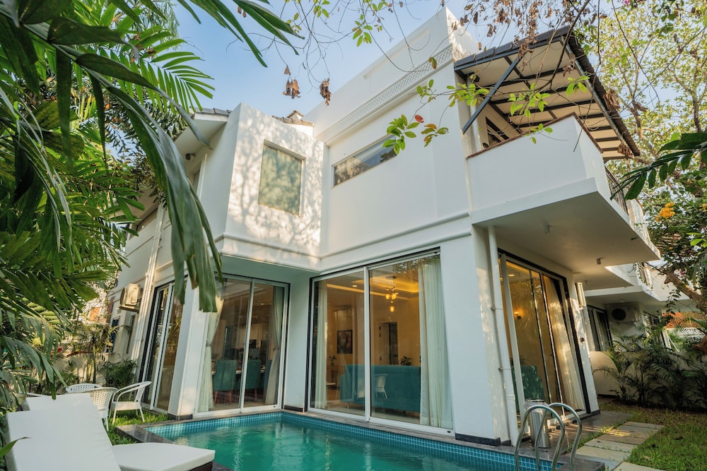 ELIVAAS Laguna Camellia | Luxe 4 BHK Villa Near Popular Beaches with Private Pool