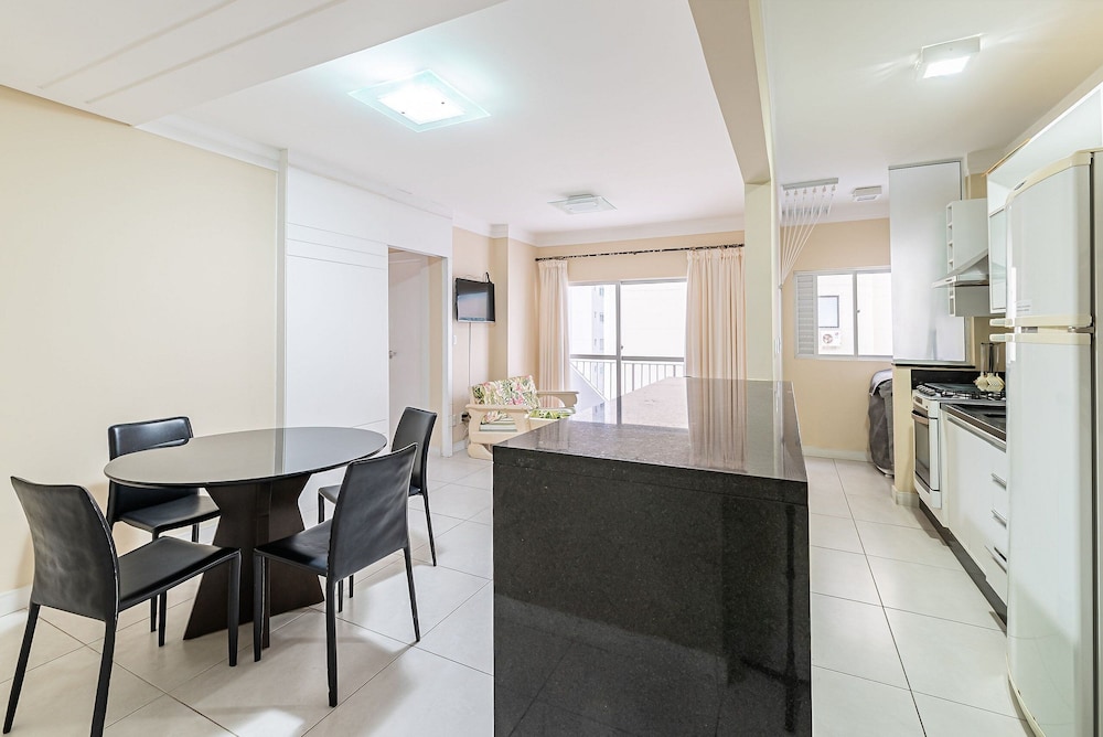 Sea View apt 130m From the Beach in BC Erg605