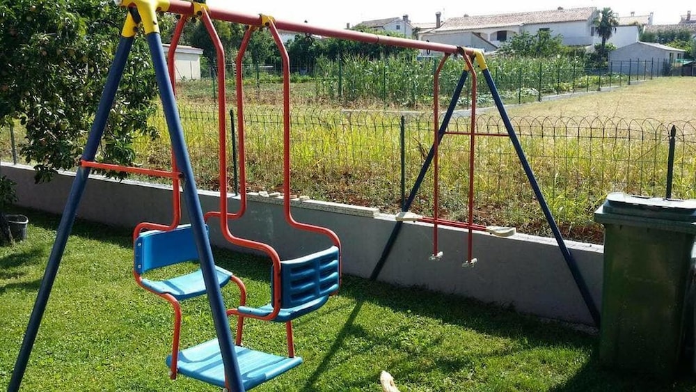 Beautiful Family Apartment a5 for 5 Guests in Vrvari, Close to the Beach