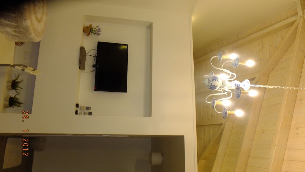Nuriel Fruit & Guest House