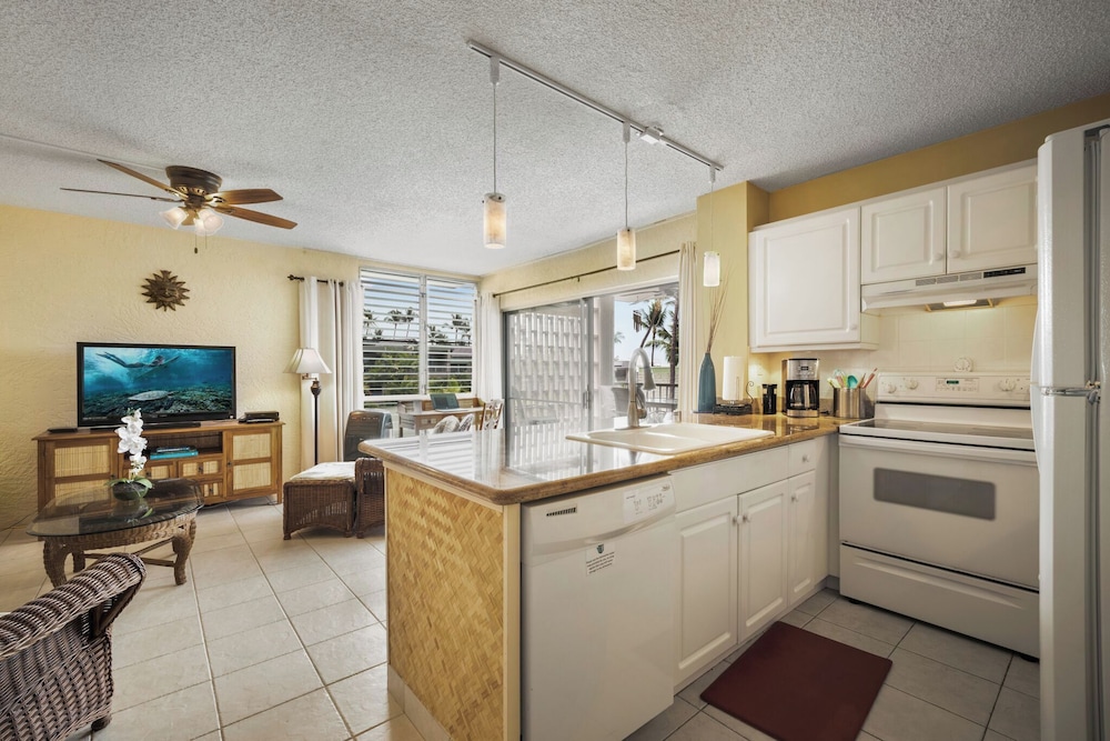 Top Floor With Ocean Views - Convenient Location - Vrkcv