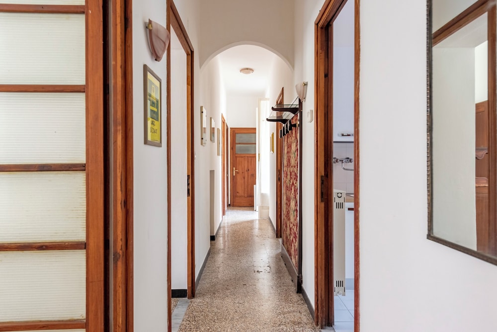 Spacious 2-bedroom flat near the beach