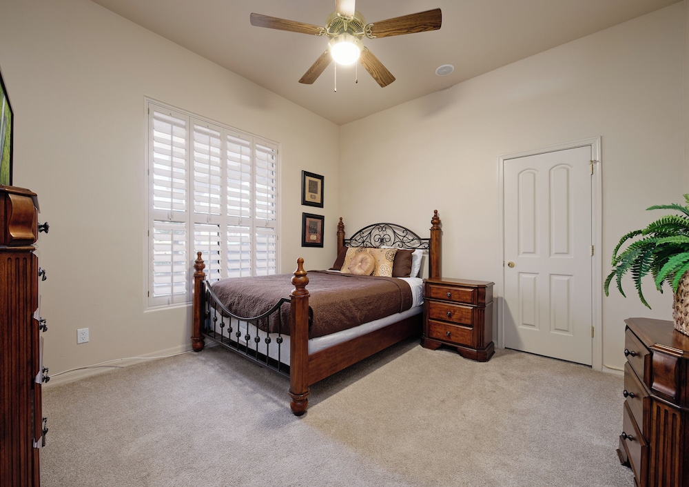 Valley View Villa - Private Pool - Hidden Bedroom