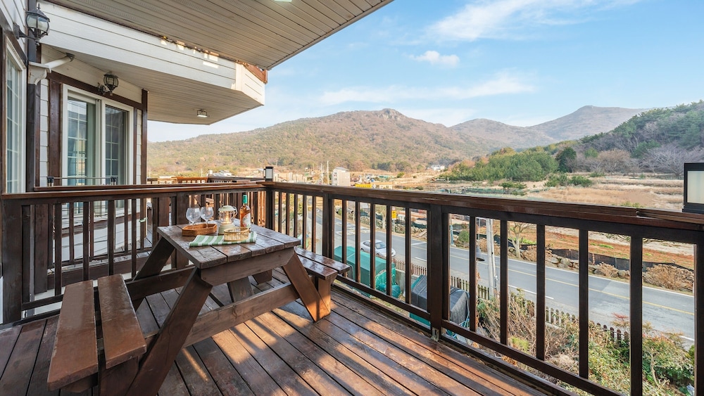Geoje Come and Stay Pension