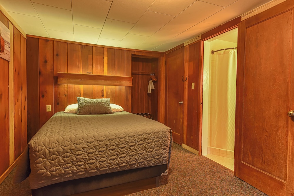 Sunset Oceanfront Lodging