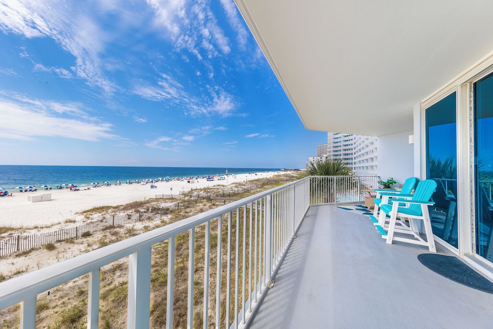 Lighthouse Condos by Hosteeva