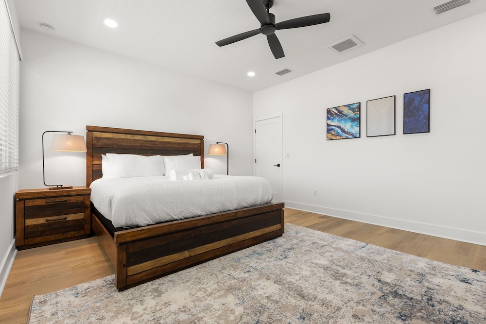 NEW Casa Sol Casa Cielo - Luxurious Newly Built Tampa Townhouses In Prime Location