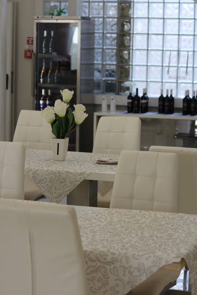 Food & Beverage