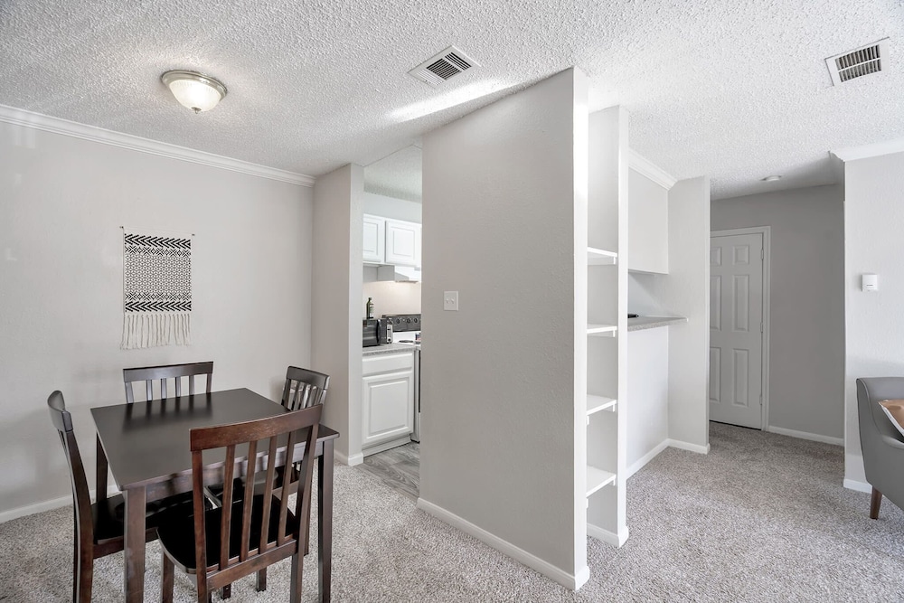 Lovely Midland Getaway With Fitness Center view 2