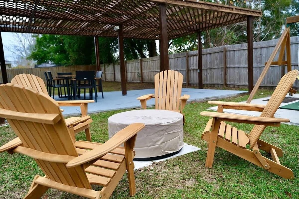 Brooksville Retreat! 3 Bed, 2 Bath!