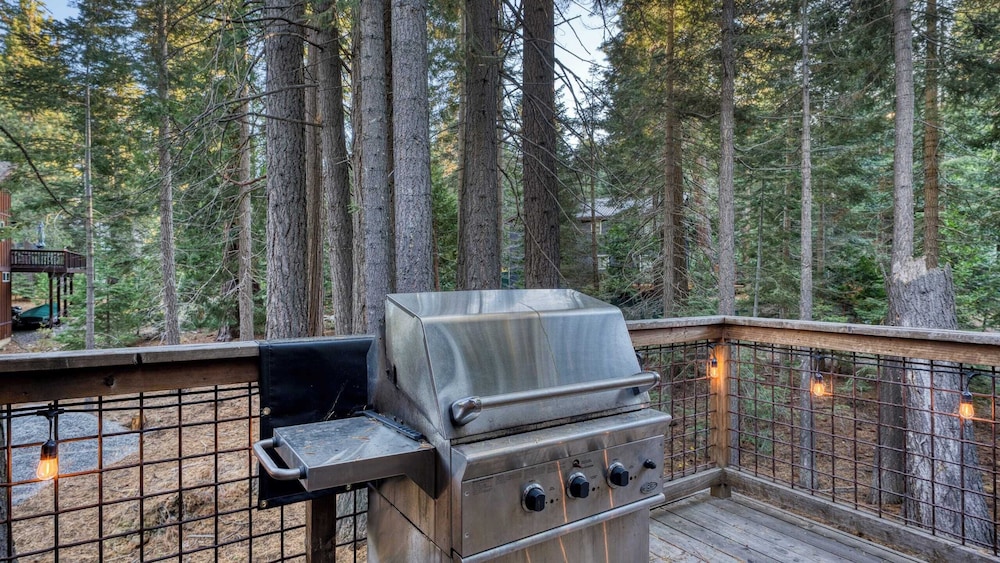 Cozy Tahoe Retreat w/ Hot Tub, Movie Room & Forest Views Tahoma Getaway by Avantstay