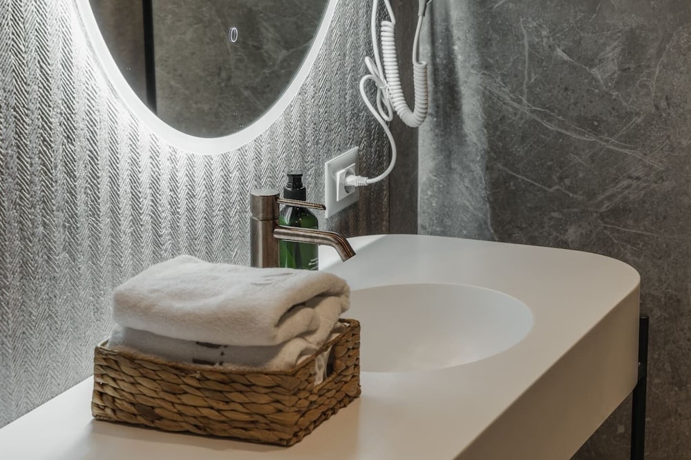 Zins Luxury Apartment 02