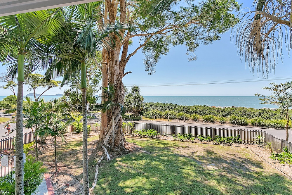 Dolce Vita Beachfront Holiday House