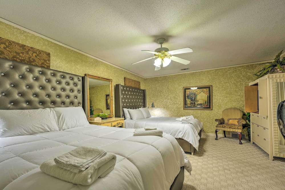 Spacious Memphis Home < 3 Mi to Graceland! view 5