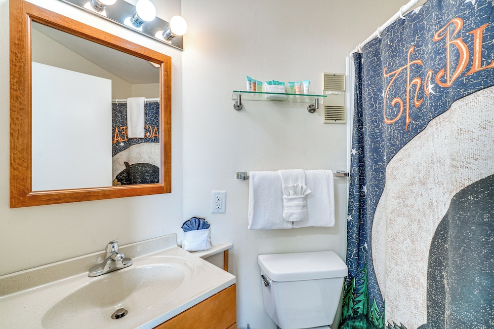 Indoor & Outdoor Pool Access! Condo 3 Mi to Gsmnp