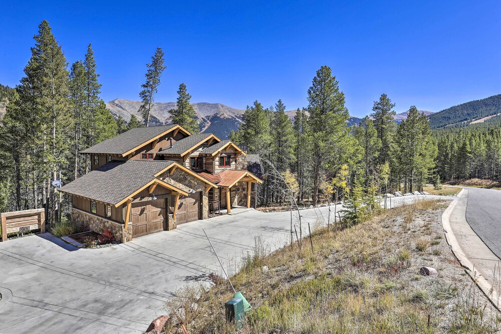 Walk to Lift: Luxe Villa w/ Hot Tub in Copper Mtn view 5