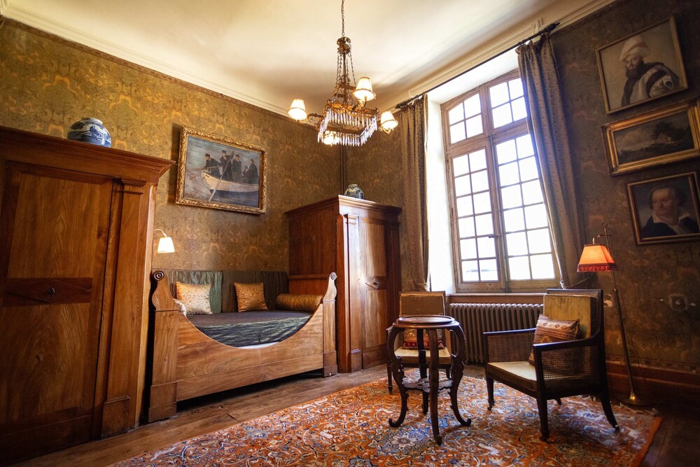 18th Century Ch Teau With Stunning Pool Gardens
