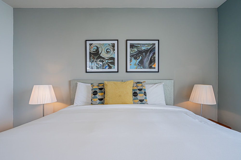 w Majestic 2BR w Perfect Balcony in YOO