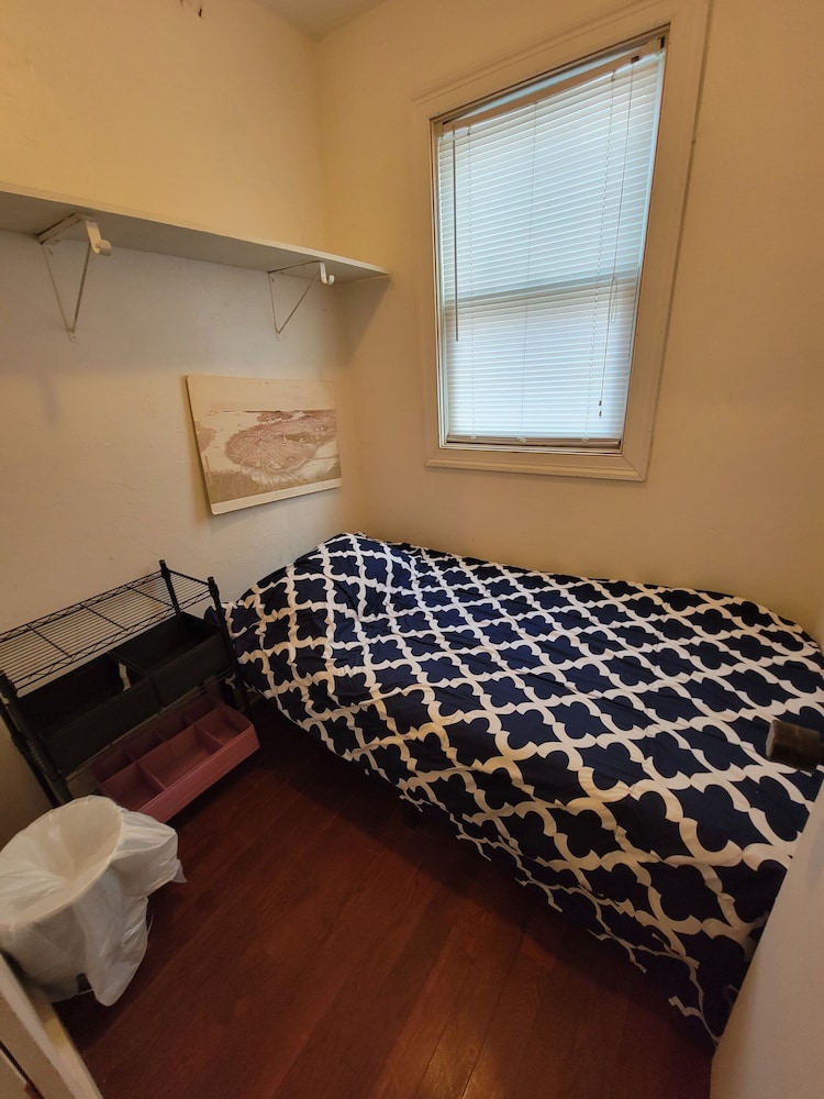Bedroom Near Downtown Boston - Hostel view 5