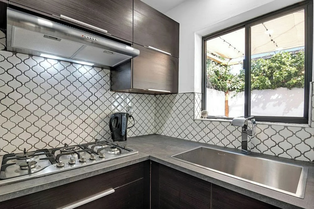 Mansfield Modern - Ultimate Entertainers Oasis With Guest House