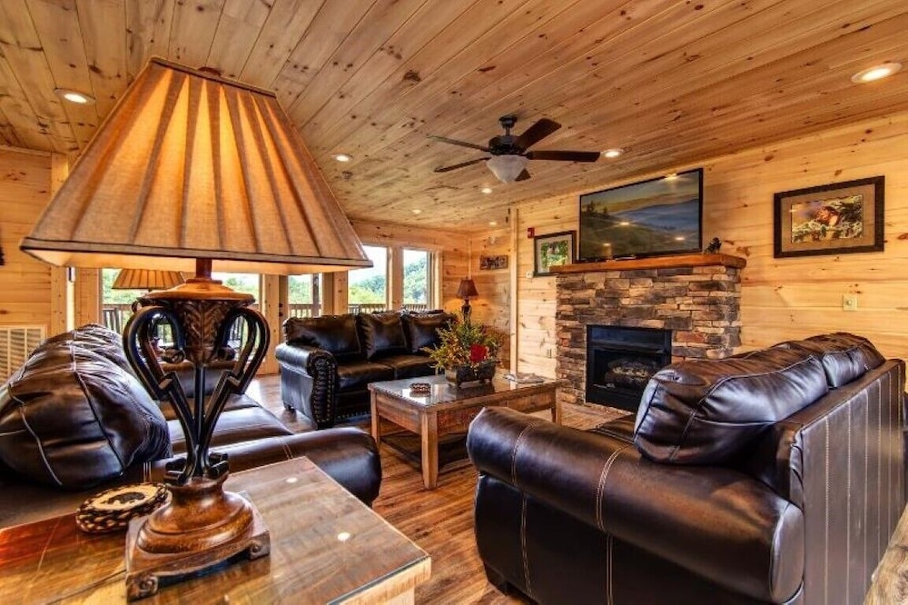 Rocky Top Lodge - 9 Bedrooms, 8 Baths, Sleeps 40 Home by Redawning