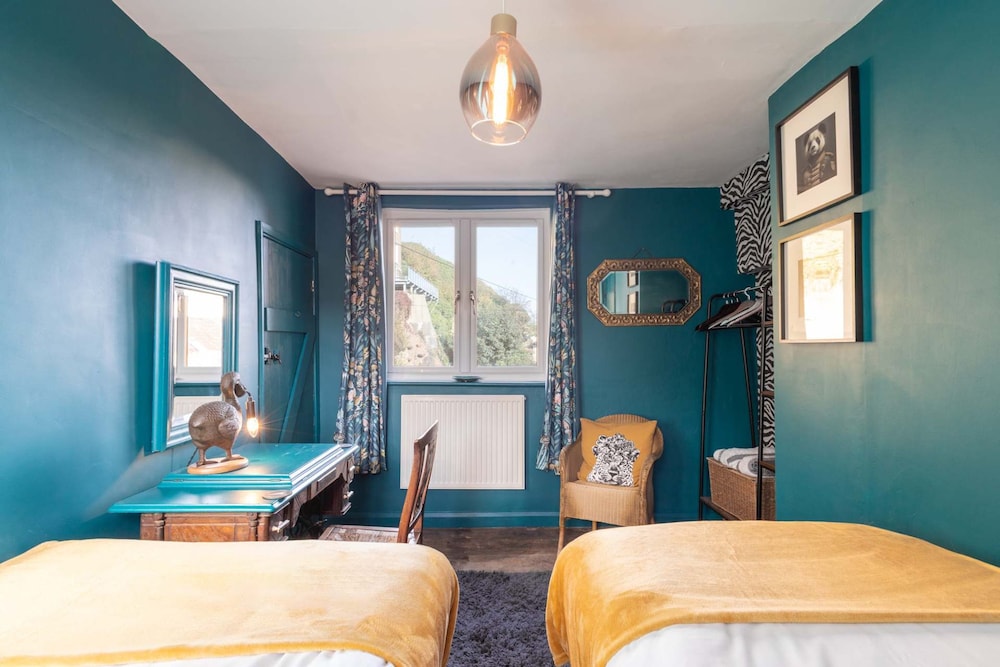 Host Stay Candyfloss Cottage