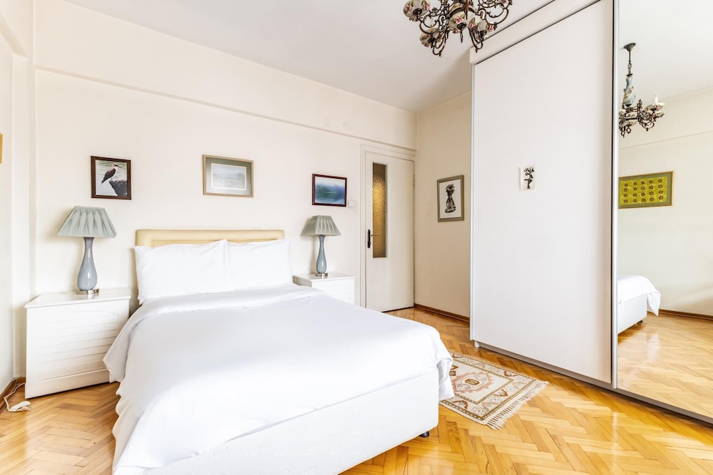 Stylish and Spacious Flat in Erenkoy