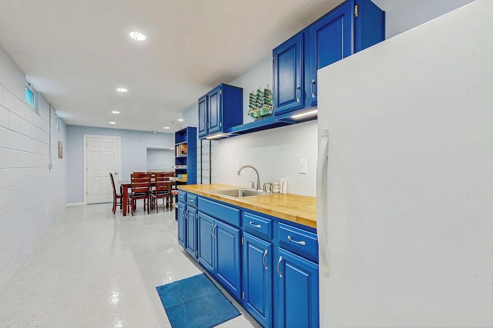 Charming 3BR Home w/ Lake Access & Pool Table