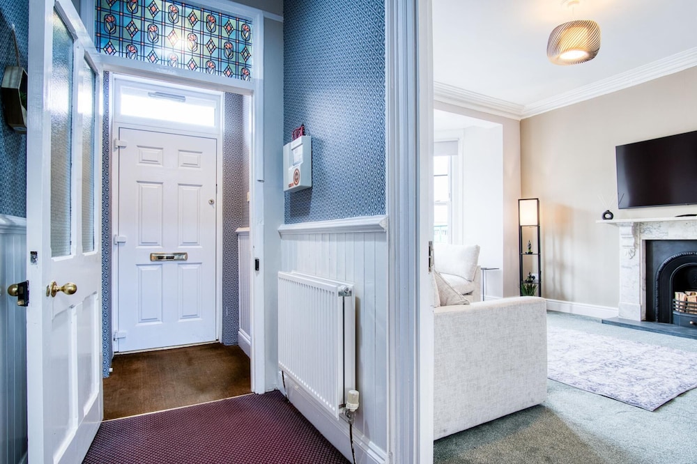 The Lanterns - 9 Bedroom - Sleeps 17 - Saundersfoot Village Centre